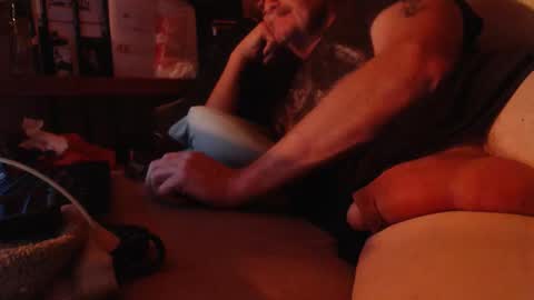 Snapshot of daddiesmonstercock chatting on 12/16/25, 02:49 daddiesmonstercock online show from 12/16/25, 02:49