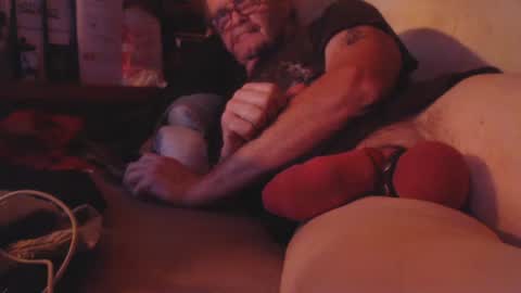 Snapshot of daddiesmonstercock chatting on 12/19/25, 07:43 daddiesmonstercock online show from 12/19/25, 07:43