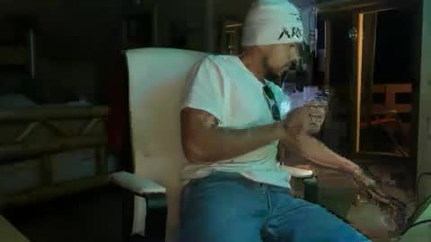 Snapshot of daddy1133320386 chatting on 11/17/25, 03:12 daddy1133320386 online show from 11/17/25, 03:12