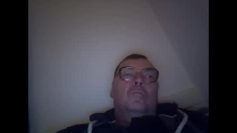 Snapshot of daddy91964 chatting on 12/23/24, 10:33 daddy91964 online show from 12/23/24, 10:33