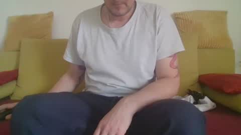 Snapshot of daddycomehome1 chatting on 04/01/26, 09:32 daddycomehome1 online show from 04/01/26, 09:32