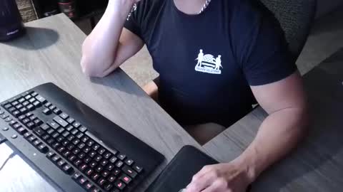 Snapshot of daddydilf4you chatting on 01/16/26, 04:38 daddydilf4you online show from 01/16/26, 04:38