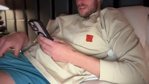 Snapshot of daddydoesit69 chatting on 01/10/25, 06:49 Leo online show from 01/10/25, 06:49