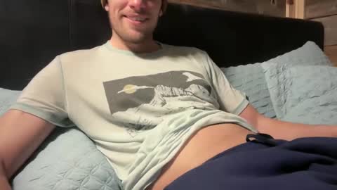 Snapshot of daddydoesit69 chatting on 02/05/25, 02:29 Leo online show from 02/05/25, 02:29