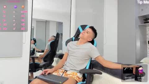 Snapshot of daddyrich4u chatting on 10/16/25, 01:28 daddyrich4u online show from 10/16/25, 01:28