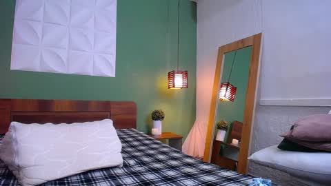 Snapshot of daddys_little_secrett chatting on 12/07/24, 01:51 Valen online show from 12/07/24, 01:51