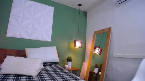 Snapshot of daddys_little_secrett chatting on 01/04/25, 04:54 Valen online show from 01/04/25, 04:54