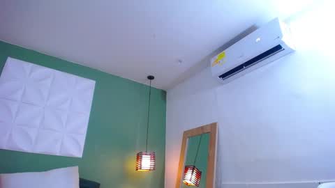 Snapshot of daddys_little_secrett chatting on 01/09/25, 02:29 Valen online show from 01/09/25, 02:29