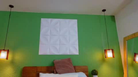 Snapshot of daddys_little_secrett chatting on 03/12/25, 02:12 Valen online show from 03/12/25, 02:12