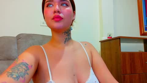 Snapshot of daddys_little_secrett chatting on 11/03/25, 03:30 Valen online show from 11/03/25, 03:30