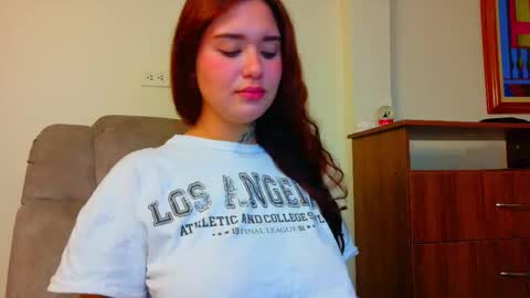 Snapshot of daddys_little_secrett chatting on 11/05/25, 01:05 Valen online show from 11/05/25, 01:05