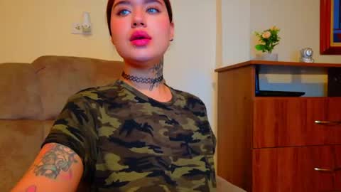 Snapshot of daddys_little_secrett chatting on 07/26/26, 02:42 Valen online show from 07/26/26, 02:42