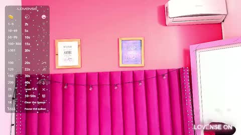 Snapshot of daddysneakinme chatting on 12/08/24, 01:25 Anny online show from 12/08/24, 01:25