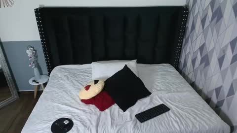 Snapshot of daddysneakinme chatting on 01/03/25, 02:32 Anny online show from 01/03/25, 02:32