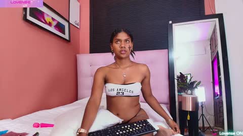 Snapshot of daddysneakinme chatting on 01/14/25, 05:51 Anny online show from 01/14/25, 05:51