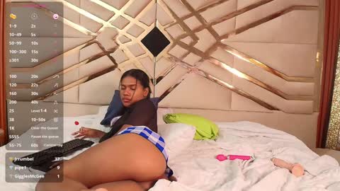 Snapshot of daddysneakinme chatting on 01/27/25, 08:17 Anny online show from 01/27/25, 08:17