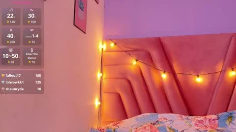 Snapshot of daddysneakinme chatting on 10/17/25, 02:59 Anny online show from 10/17/25, 02:59