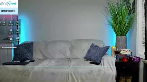 Snapshot of daddyxxluna chatting on 10/03/25, 02:19 ConstructionDaddy and Lady Luna online show from 10/03/25, 02:19