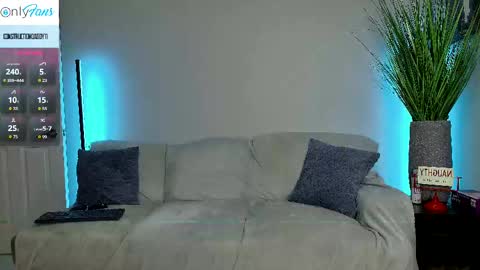 Snapshot of daddyxxluna chatting on 10/06/25, 04:32 ConstructionDaddy and Lady Luna online show from 10/06/25, 04:32