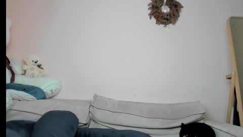 daenery_ online show from 01/13/25, 03:23