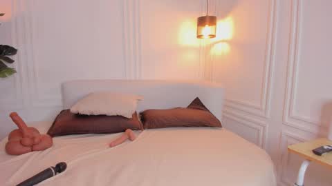 dafne_hillss online show from 12/20/25, 12:23