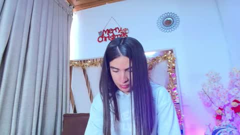 dafne_quenn online show from 12/18/25, 12:44