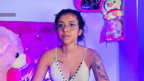 Snapshot of dahiangomezz chatting on 02/15/25, 08:33    online show from 02/15/25, 08:33