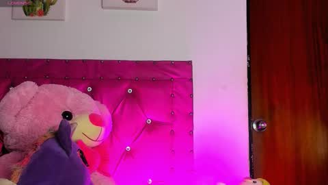 Snapshot of dahiangomezz chatting on 09/11/25, 08:03    online show from 09/11/25, 08:03