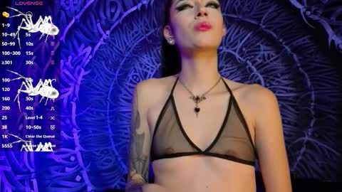 Snapshot of dahlia_darkwood chatting on 11/30/25, 10:14 Dahlia online show from 11/30/25, 10:14