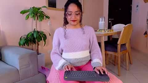 Dahli online show from 04/23/26, 08:44