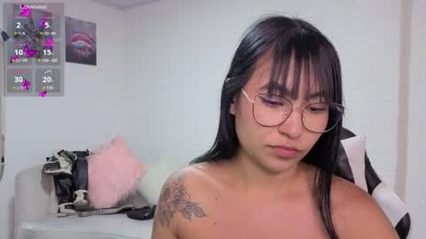 Snapshot of dahlienne_vianne chatting on 07/25/26, 08:06 Nicole online show from 07/25/26, 08:06