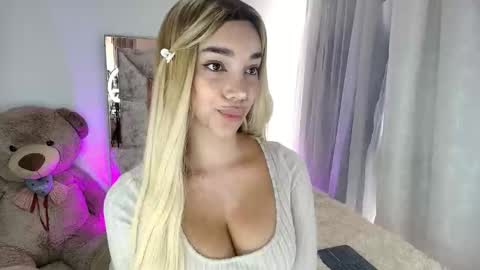 dahnia_cruz online show from 10/22/25, 05:24