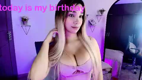 dahnia_cruz online show from 07/07/26, 03:38