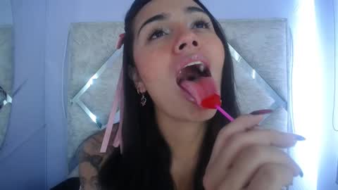 Snapshot of daila_ chatting on 01/23/25, 01:35 daila_ online show from 01/23/25, 01:35