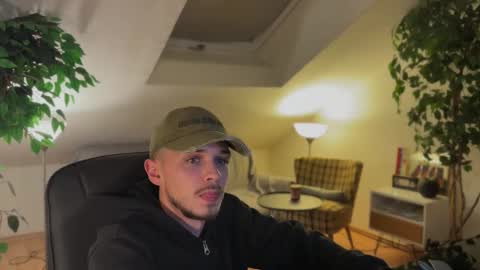 Snapshot of daimon_hall chatting on 11/14/25, 12:20 Daimon online show from 11/14/25, 12:20