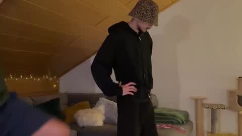 Snapshot of daimon_hall chatting on 11/20/25, 10:20 Daimon online show from 11/20/25, 10:20