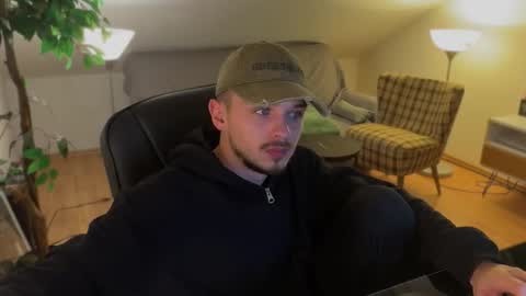 Snapshot of daimon_hall chatting on 11/22/25, 12:31 Daimon online show from 11/22/25, 12:31