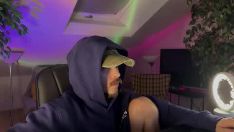 Snapshot of daimon_hall chatting on 02/20/26, 01:13 Daimon online show from 02/20/26, 01:13