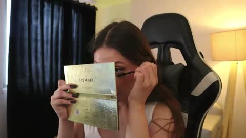 Lauren            online show from 10/29/25, 03:25