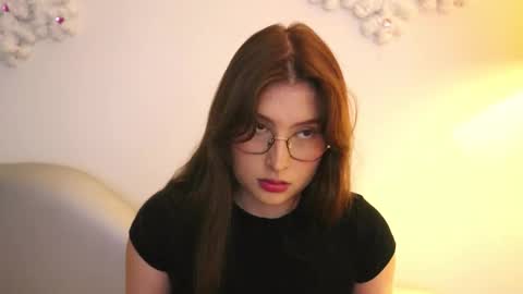 Lauren            online show from 12/16/25, 01:05