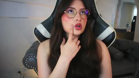 Lauren            online show from 04/17/26, 01:03