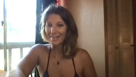 Snapshot of daisy9kat chatting on 12/21/24, 01:21 Daisy137 online show from 12/21/24, 01:21