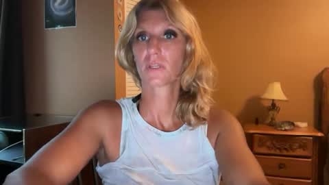 Snapshot of daisy9kat chatting on 09/10/25, 04:07 Daisy137 online show from 09/10/25, 04:07