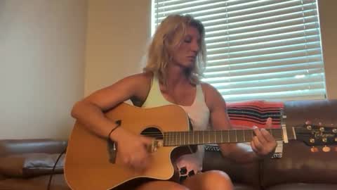 Snapshot of daisy9kat chatting on 10/26/25, 03:18 Daisy137 online show from 10/26/25, 03:18