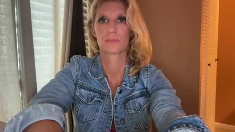 Snapshot of daisy9kat chatting on 11/12/25, 03:45 Daisy137 online show from 11/12/25, 03:45