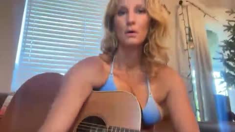 Snapshot of daisy9kat chatting on 12/05/25, 03:20 Daisy137 online show from 12/05/25, 03:20