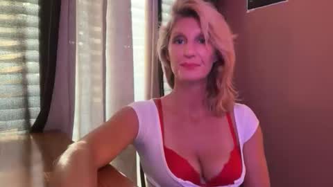 Snapshot of daisy9kat chatting on 12/16/25, 08:58 Daisy137 online show from 12/16/25, 08:58