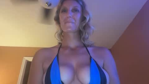 Snapshot of daisy9kat chatting on 02/15/26, 04:25 Daisy137 online show from 02/15/26, 04:25