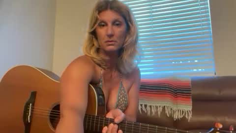 Snapshot of daisy9kat chatting on 02/16/26, 08:05 Daisy137 online show from 02/16/26, 08:05