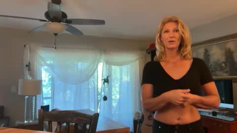 Snapshot of daisy9kat chatting on 02/25/26, 01:54 Daisy137 online show from 02/25/26, 01:54